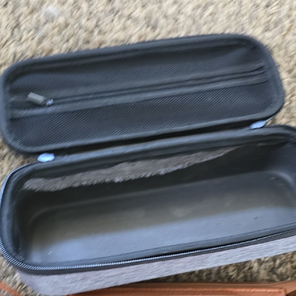 Assorted Wallet and Case Collection - Picture 4 of 8